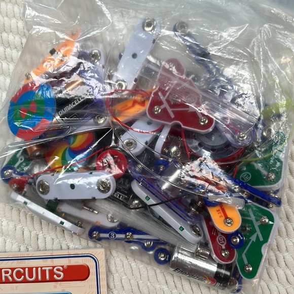 Snap Circuits Educational Toy set of 2! with real circuits and two boards! - Picture 6 of 6